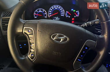 Внедорожник / Кроссовер Hyundai Santa FE 2010 в 