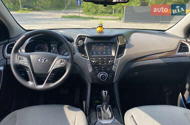 Внедорожник / Кроссовер Hyundai Santa FE 2016 в 