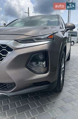 Внедорожник / Кроссовер Hyundai Santa FE 2019 в 