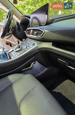 Внедорожник / Кроссовер Hyundai Santa FE 2020 в 