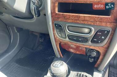 Позашляховик / Кросовер Hyundai Santa FE 2004 в 