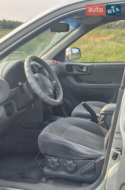Внедорожник / Кроссовер Hyundai Santa FE 2004 в 