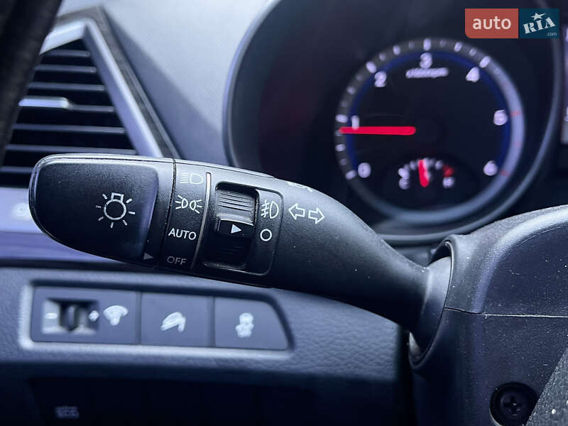 Позашляховик / Кросовер Hyundai Santa FE 2013 в Миколаєві