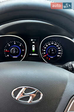 Внедорожник / Кроссовер Hyundai Santa FE 2013 в 