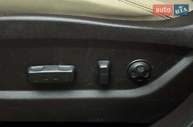 Внедорожник / Кроссовер Hyundai Santa FE 2013 в 