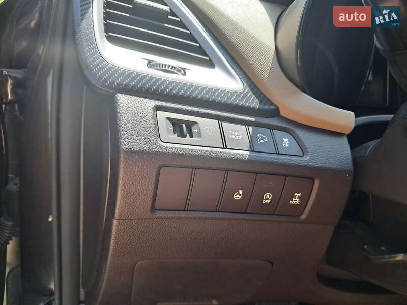 Позашляховик / Кросовер Hyundai Santa FE 2017 в Дніпрі