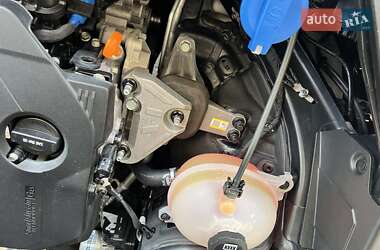 Внедорожник / Кроссовер Hyundai Santa FE 2021 в 