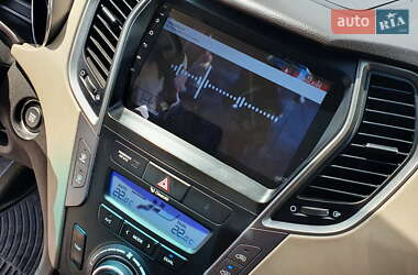 Внедорожник / Кроссовер Hyundai Santa FE 2015 в 