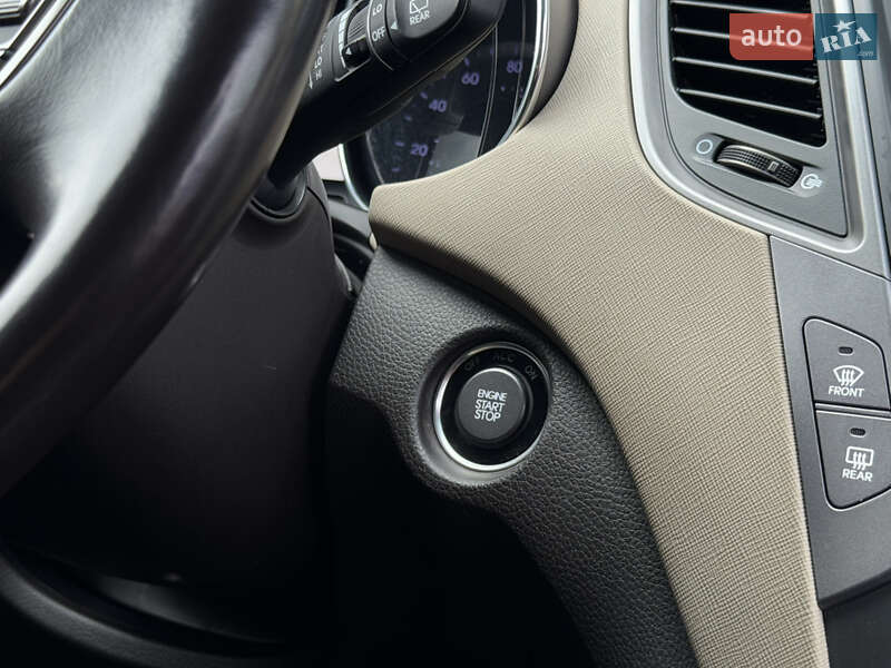 Позашляховик / Кросовер Hyundai Santa FE 2012 в Києві