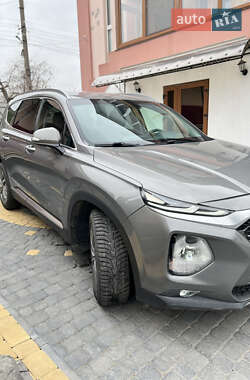 Внедорожник / Кроссовер Hyundai Santa FE 2019 в 