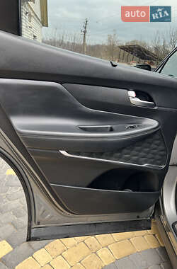 Внедорожник / Кроссовер Hyundai Santa FE 2019 в 