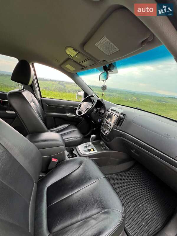 Позашляховик / Кросовер Hyundai Santa FE 2011 в Чернівцях