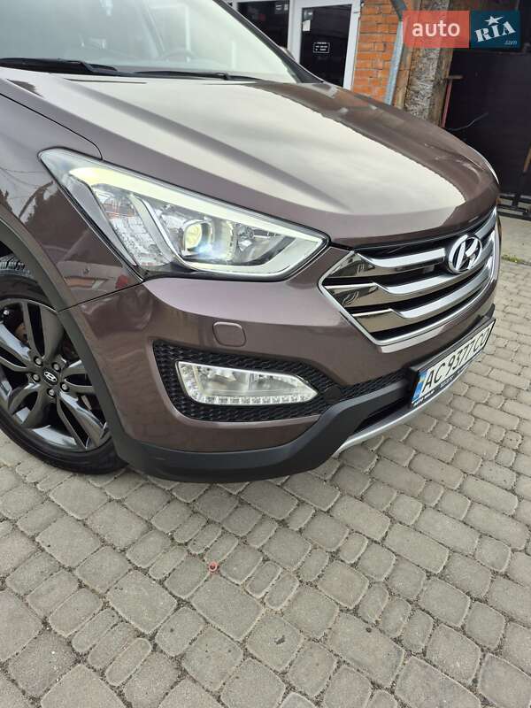 Внедорожник / Кроссовер Hyundai Santa FE 2014 в Нововолынске