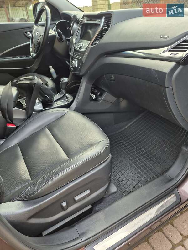 Внедорожник / Кроссовер Hyundai Santa FE 2014 в Нововолынске