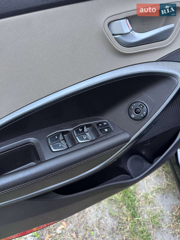 Внедорожник / Кроссовер Hyundai Santa FE 2016 в Ровно