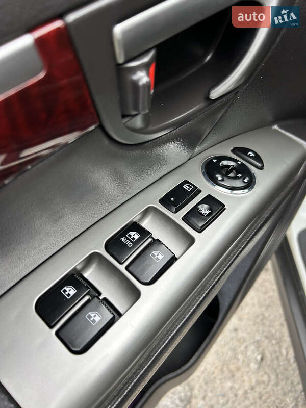 Внедорожник / Кроссовер Hyundai Santa FE 2011 в Сумах