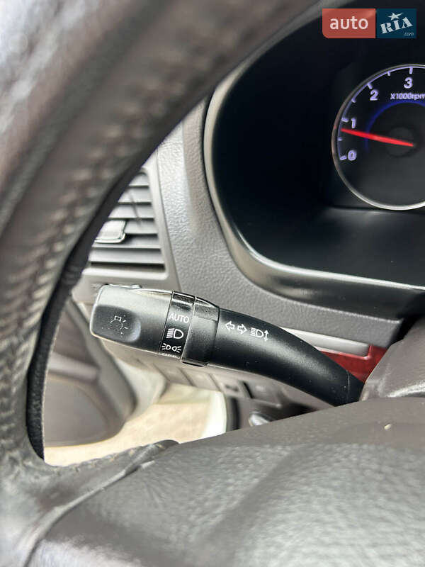 Внедорожник / Кроссовер Hyundai Santa FE 2011 в Сумах