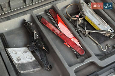 Внедорожник / Кроссовер Hyundai Santa FE 2005 в 