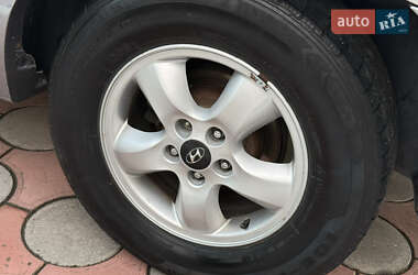 Внедорожник / Кроссовер Hyundai Santa FE 2005 в 