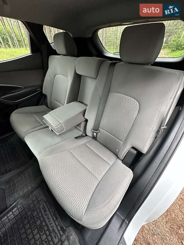 Внедорожник / Кроссовер Hyundai Santa FE 2015 в Белогородке