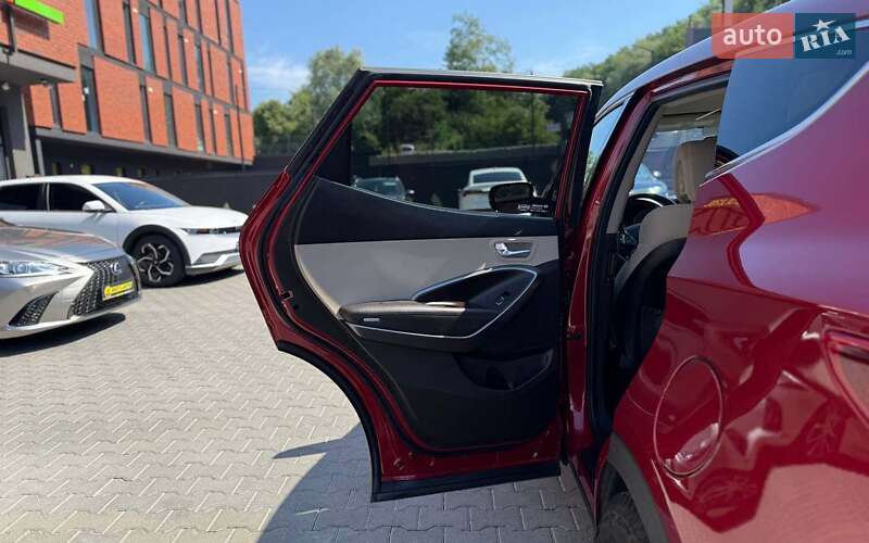 Позашляховик / Кросовер Hyundai Santa FE 2017 в Чернівцях