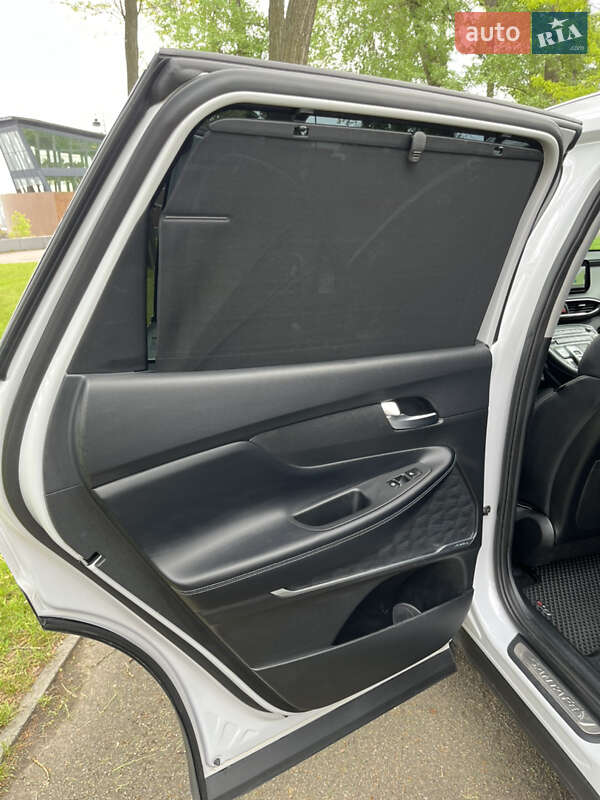 Внедорожник / Кроссовер Hyundai Santa FE 2021 в Киеве