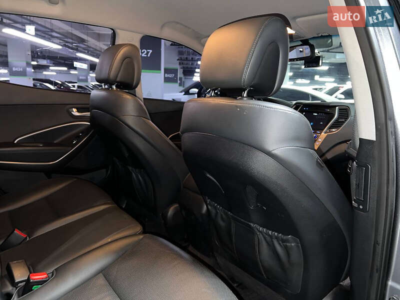 Внедорожник / Кроссовер Hyundai Santa FE 2016 в Киеве