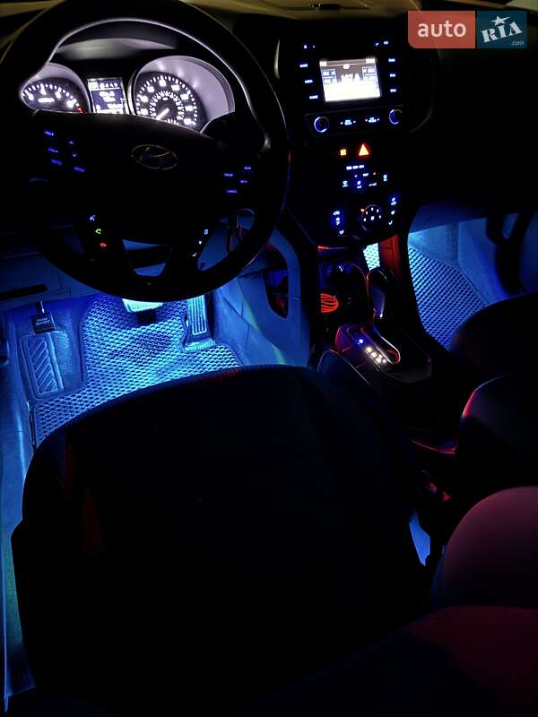 Позашляховик / Кросовер Hyundai Santa FE 2016 в Запоріжжі фото 15 Позашляховик / Кросовер Hyundai Santa FE 2016 в Запоріжжі