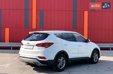 Внедорожник / Кроссовер Hyundai Santa FE 2016 в 