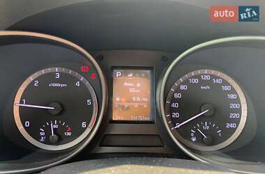 Внедорожник / Кроссовер Hyundai Santa FE 2016 в 