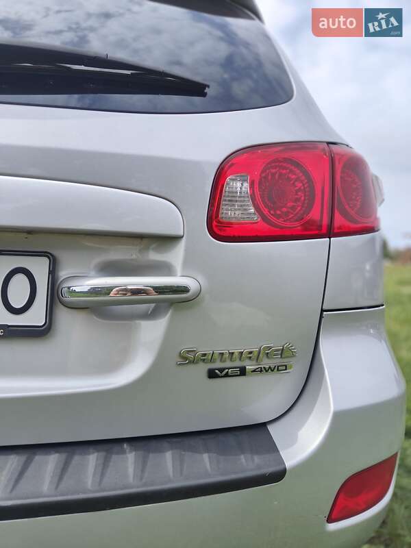 Позашляховик / Кросовер Hyundai Santa FE 2008 в Вараші