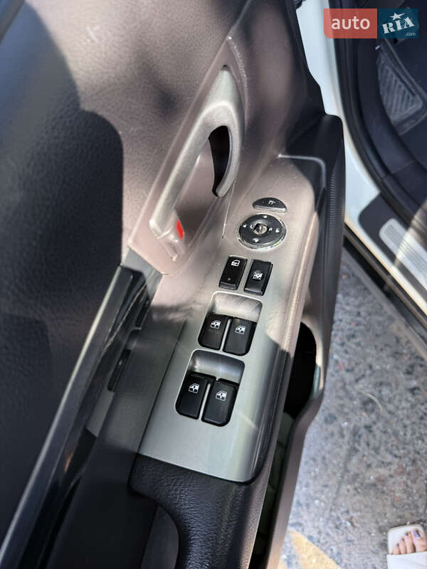 Внедорожник / Кроссовер Hyundai Santa FE 2011 в Кременце