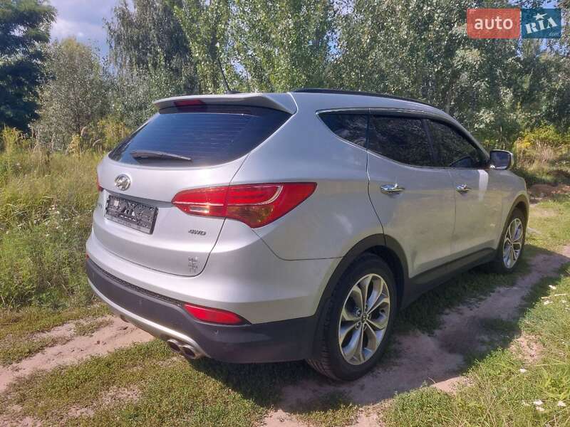 Внедорожник / Кроссовер Hyundai Santa FE 2013 в Вишневом