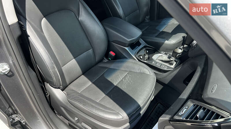 Позашляховик / Кросовер Hyundai Santa FE 2012 в Луцьку