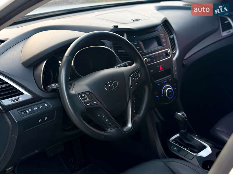 Внедорожник / Кроссовер Hyundai Santa FE 2015 в Краснограде