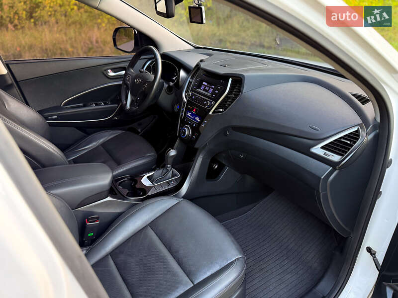 Внедорожник / Кроссовер Hyundai Santa FE 2015 в Краснограде