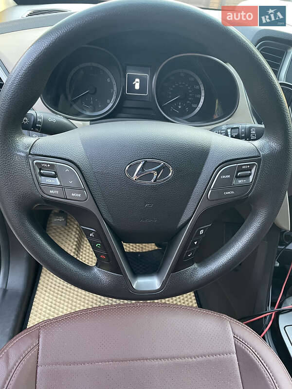 Позашляховик / Кросовер Hyundai Santa FE 2016 в Києві