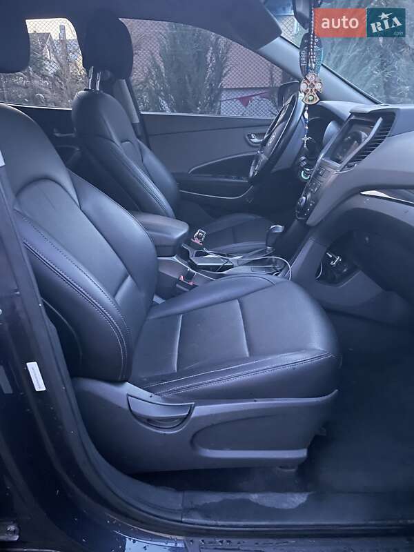 Позашляховик / Кросовер Hyundai Santa FE 2015 в Чернівцях