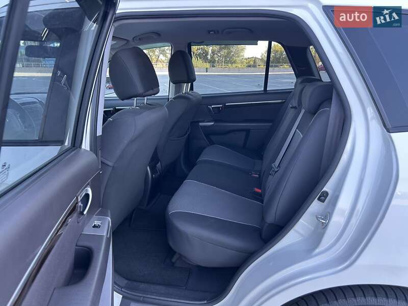 Позашляховик / Кросовер Hyundai Santa FE 2011 в Києві