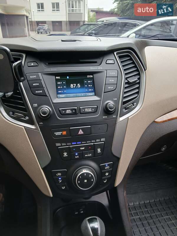 Внедорожник / Кроссовер Hyundai Santa FE 2015 в Ивано-Франковске