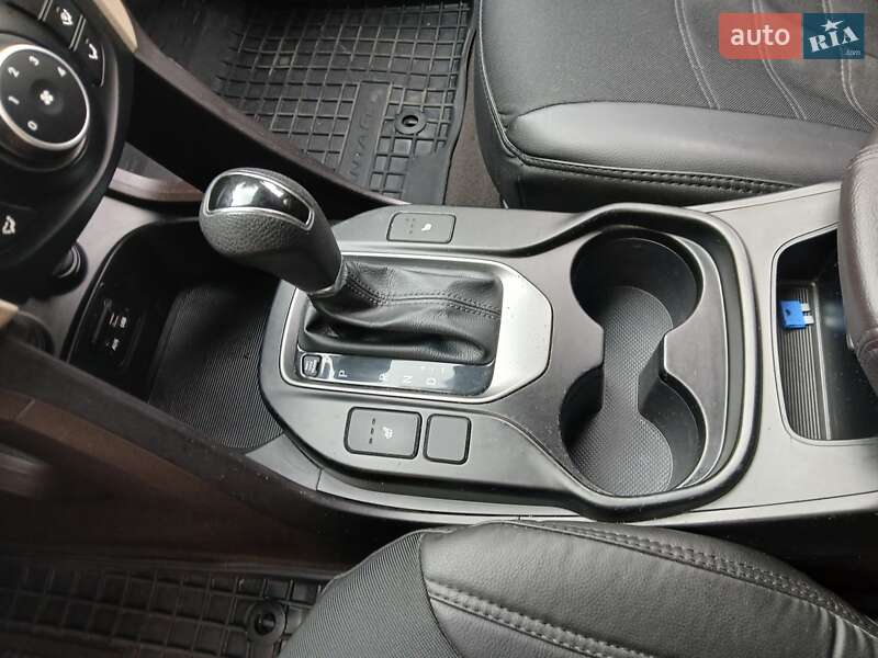 Внедорожник / Кроссовер Hyundai Santa FE 2015 в Ивано-Франковске