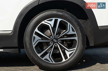 Внедорожник / Кроссовер Hyundai Santa FE 2019 в 
