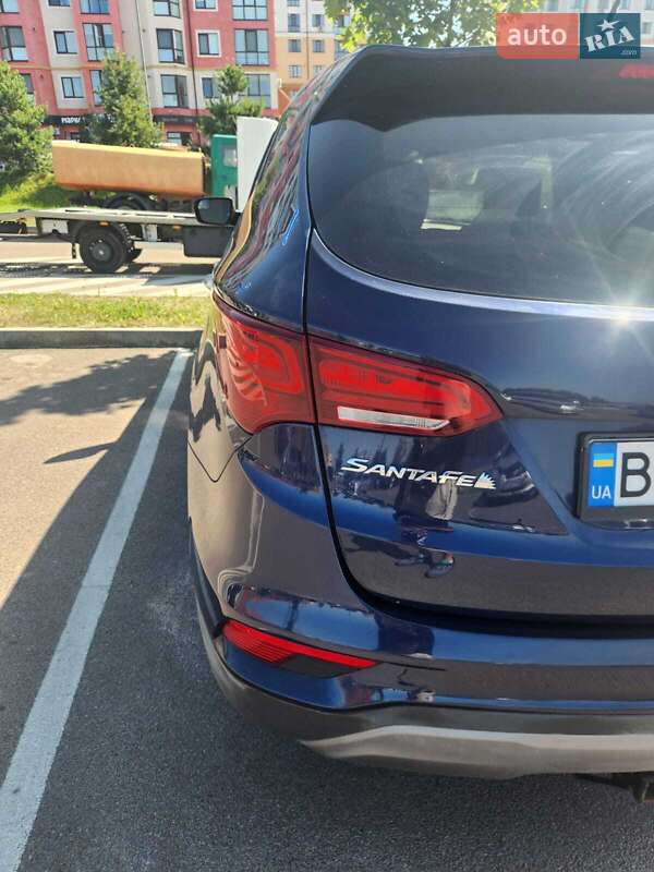 Внедорожник / Кроссовер Hyundai Santa FE 2017 в Ровно