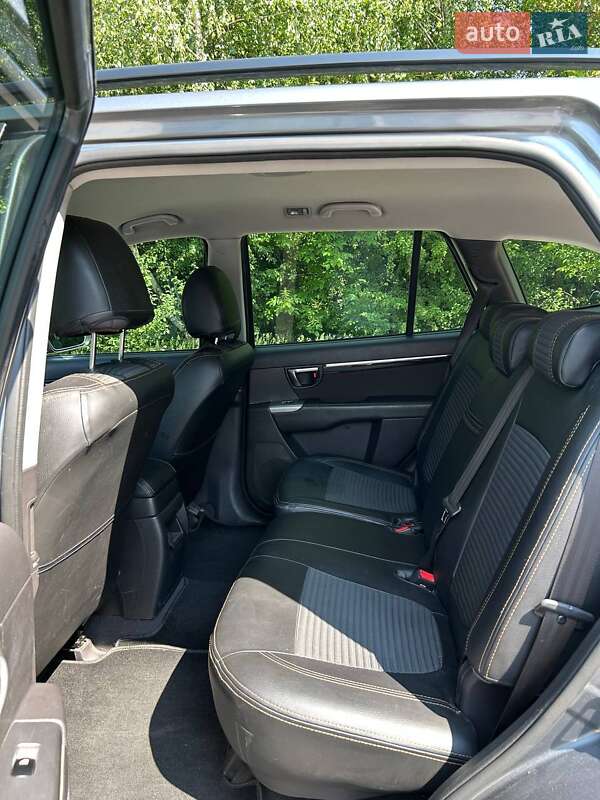Позашляховик / Кросовер Hyundai Santa FE 2012 в Звягелі