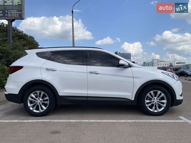 Позашляховик / Кросовер Hyundai Santa FE 2016 в Житомирі