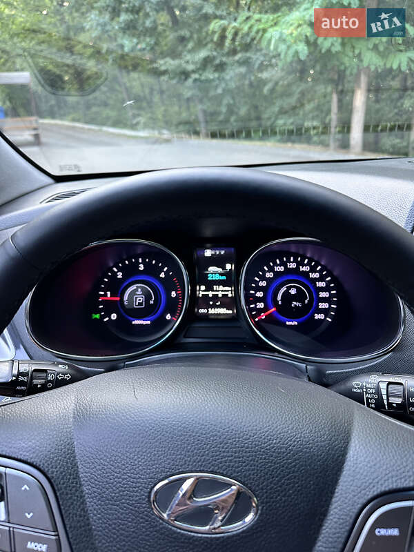 Внедорожник / Кроссовер Hyundai Santa FE 2014 в Ужгороде