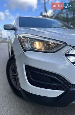 Внедорожник / Кроссовер Hyundai Santa FE 2015 в 