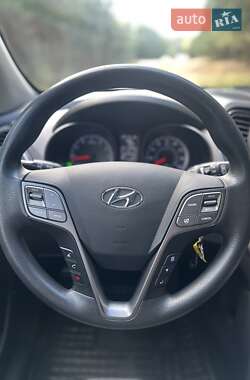 Внедорожник / Кроссовер Hyundai Santa FE 2015 в 