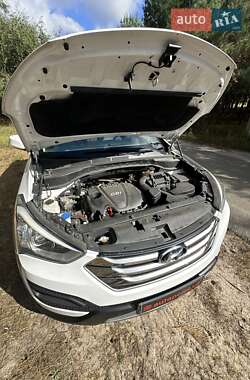 Внедорожник / Кроссовер Hyundai Santa FE 2015 в 