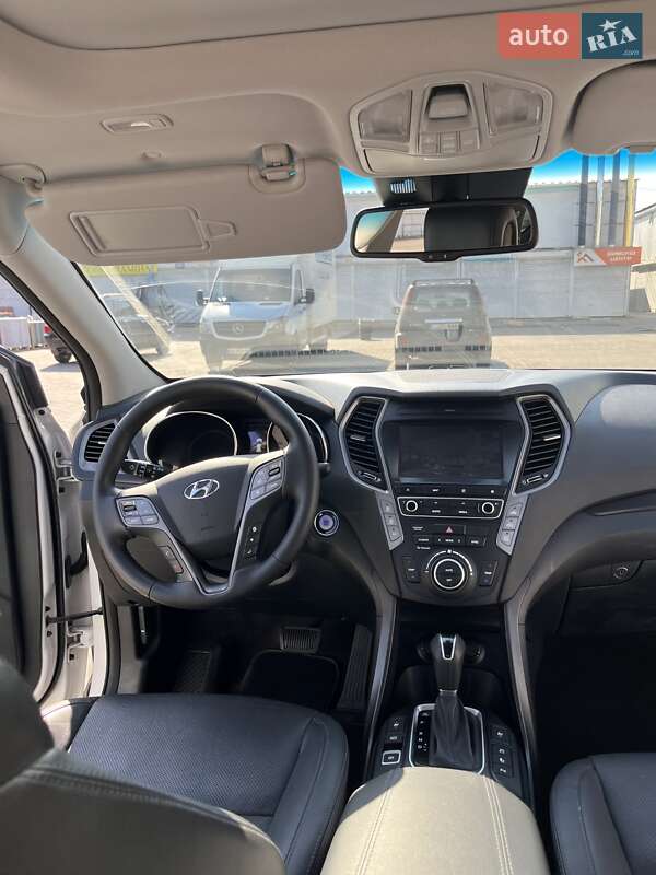 Позашляховик / Кросовер Hyundai Santa FE 2015 в Чернівцях